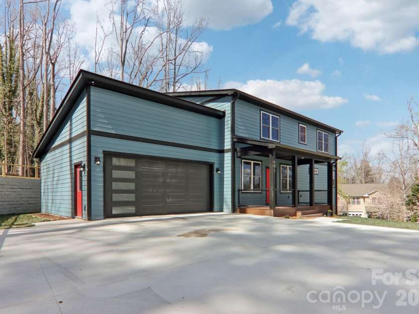 903 Lennox Park Drive, Hendersonville, NC 28739.  MLS# CAR4355412, YatesRealty ID 6316. 