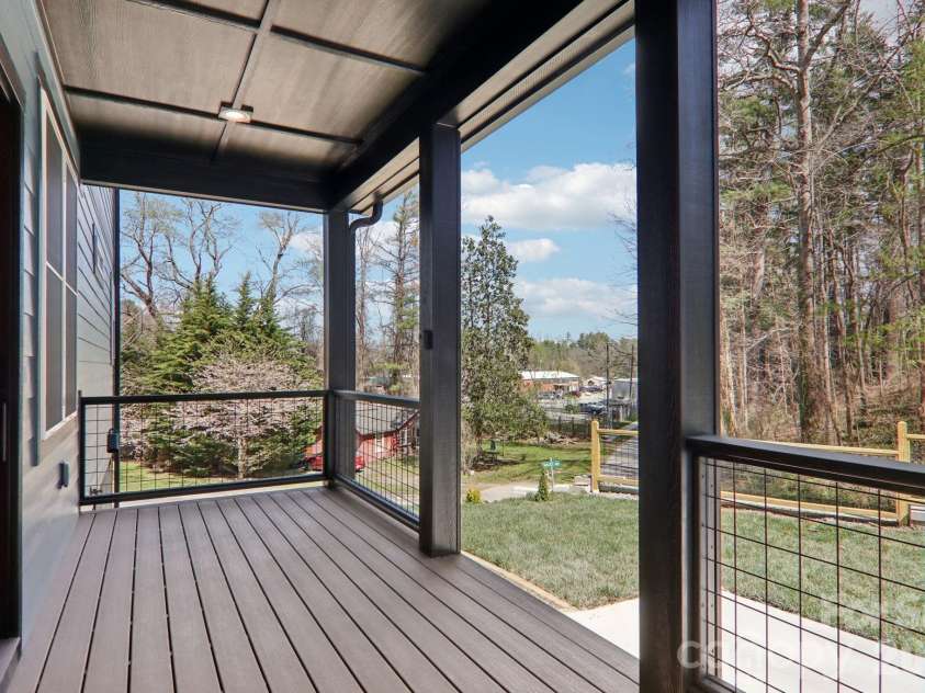903 Lennox Park Drive, Hendersonville, NC 28739.  MLS# CAR4355412, YatesRealty ID 6316. 