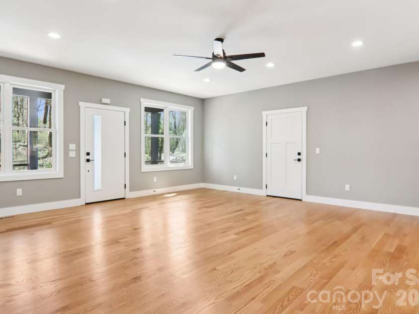 903 Lennox Park Drive, Hendersonville, NC 28739.  MLS# CAR4355412, YatesRealty ID 6316. 