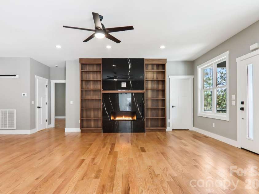 903 Lennox Park Drive, Hendersonville, NC 28739.  MLS# CAR4355412, YatesRealty ID 6316. 