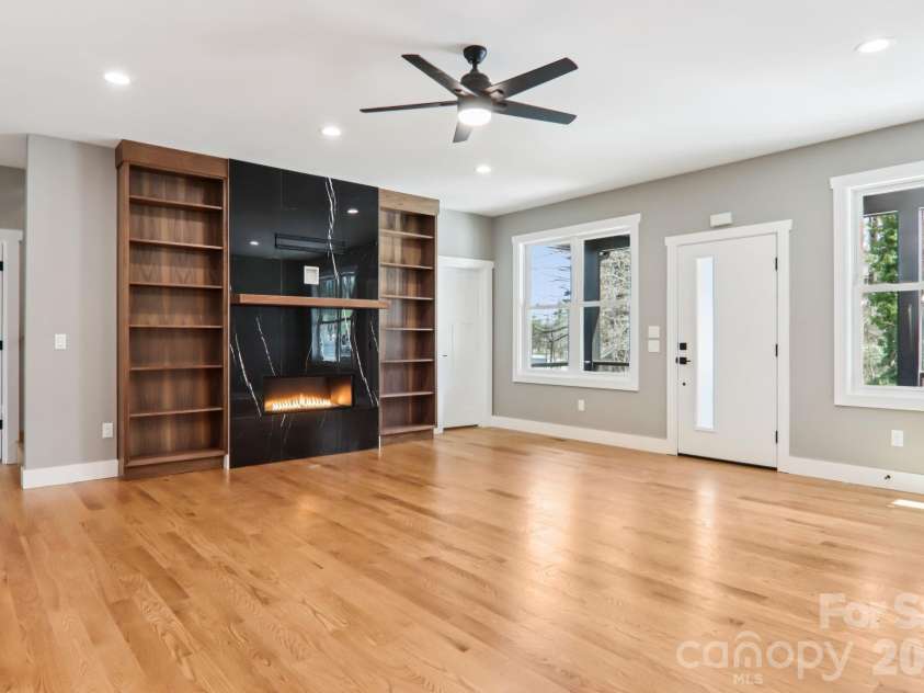 903 Lennox Park Drive, Hendersonville, NC 28739.  MLS# CAR4355412, YatesRealty ID 6316. 