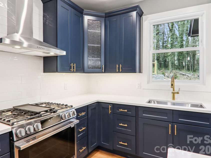 903 Lennox Park Drive, Hendersonville, NC 28739.  MLS# CAR4355412, YatesRealty ID 6316. 