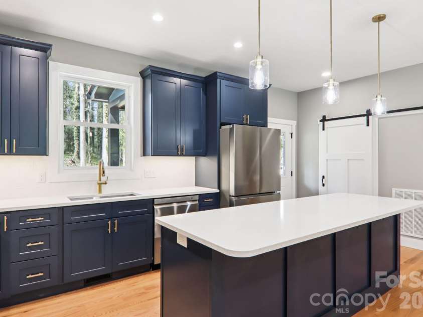 903 Lennox Park Drive, Hendersonville, NC 28739.  MLS# CAR4355412, YatesRealty ID 6316. 