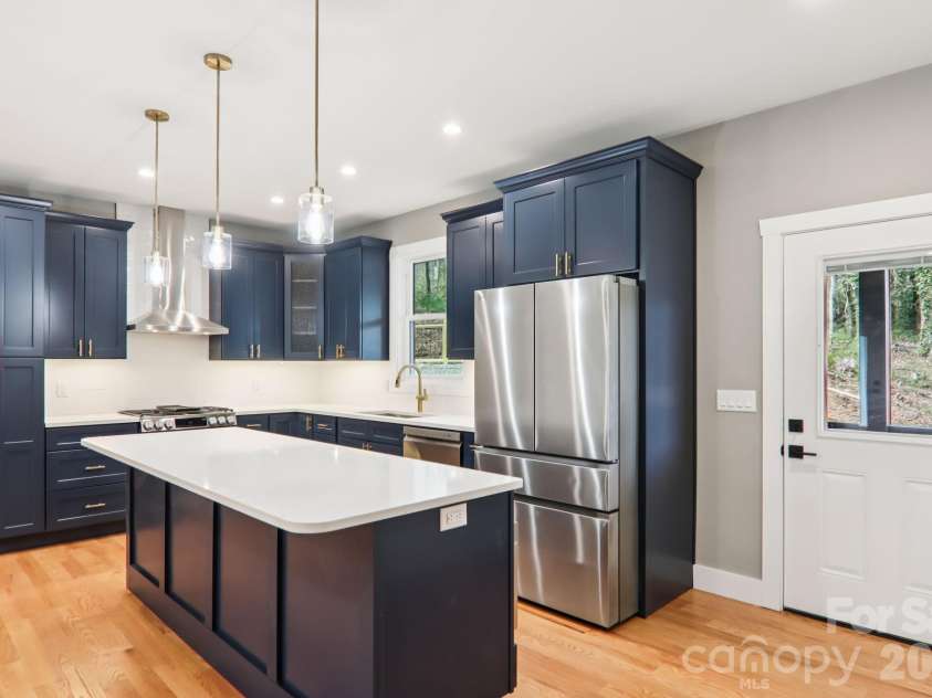 903 Lennox Park Drive, Hendersonville, NC 28739.  MLS# CAR4355412, YatesRealty ID 6316. 