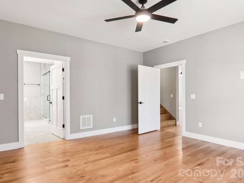 903 Lennox Park Drive, Hendersonville, NC 28739.  MLS# CAR4355412, YatesRealty ID 6316. 
