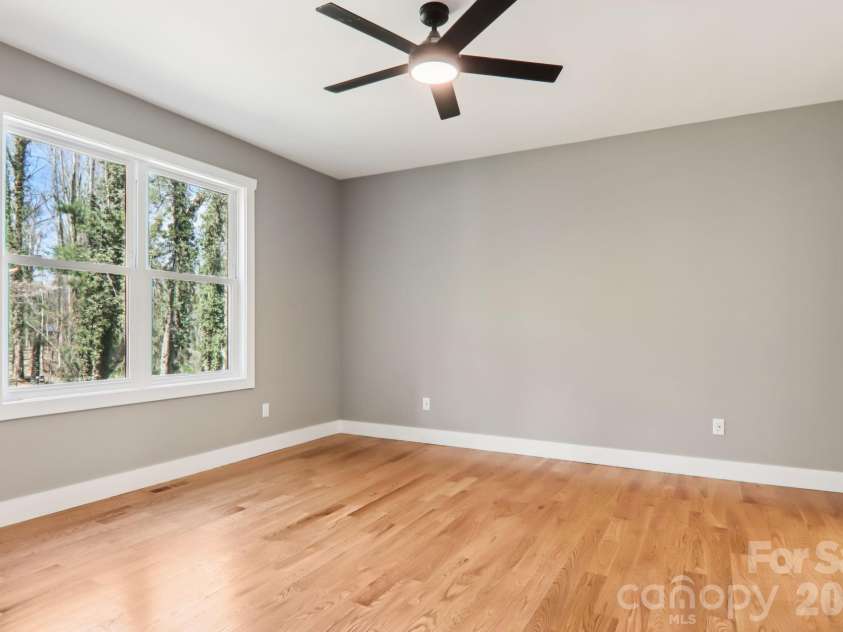 903 Lennox Park Drive, Hendersonville, NC 28739.  MLS# CAR4355412, YatesRealty ID 6316. 