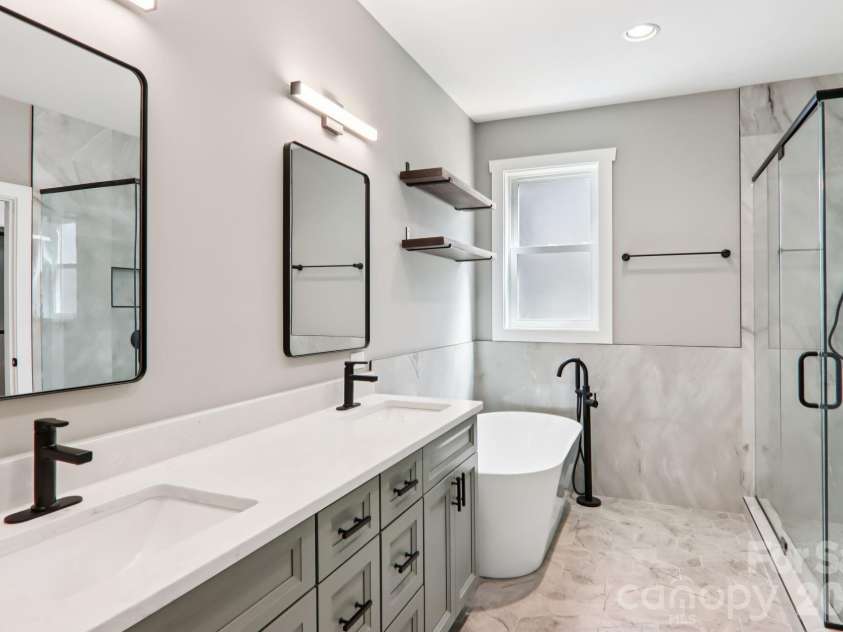 903 Lennox Park Drive, Hendersonville, NC 28739.  MLS# CAR4355412, YatesRealty ID 6316. 