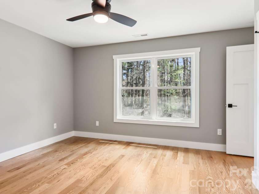 903 Lennox Park Drive, Hendersonville, NC 28739.  MLS# CAR4355412, YatesRealty ID 6316. 