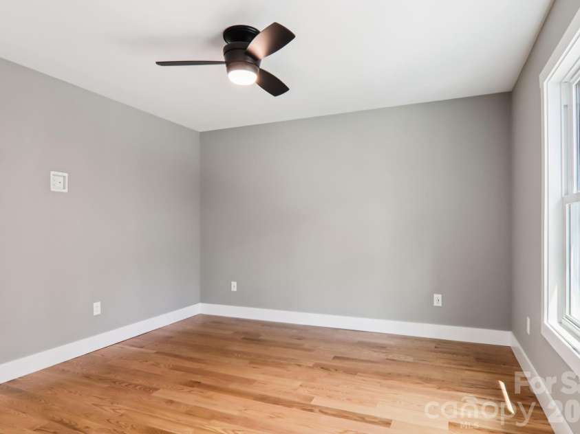 903 Lennox Park Drive, Hendersonville, NC 28739.  MLS# CAR4355412, YatesRealty ID 6316. 