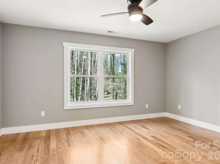 903 Lennox Park Drive, Hendersonville, NC 28739.  MLS# CAR4355412, YatesRealty ID 6316. 