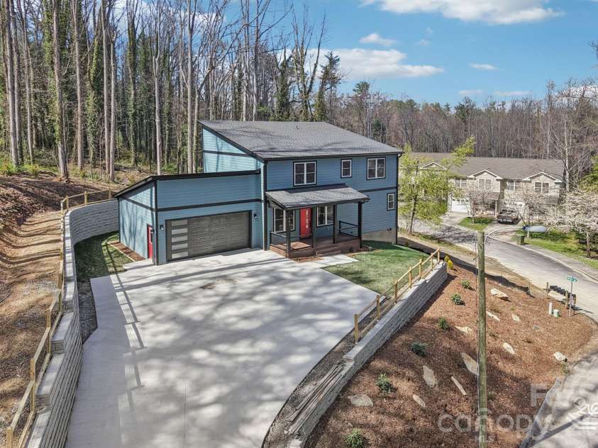 903 Lennox Park Drive, Hendersonville, NC 28739.  MLS# CAR4355412, YatesRealty ID 6316. 