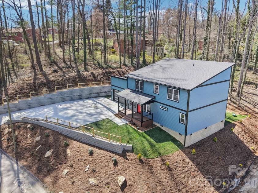 903 Lennox Park Drive, Hendersonville, NC 28739.  MLS# CAR4355412, YatesRealty ID 6316. 