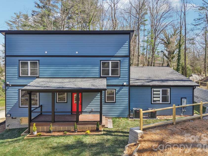903 Lennox Park Drive, Hendersonville, NC 28739.  MLS# CAR4355412, YatesRealty ID 6316. 