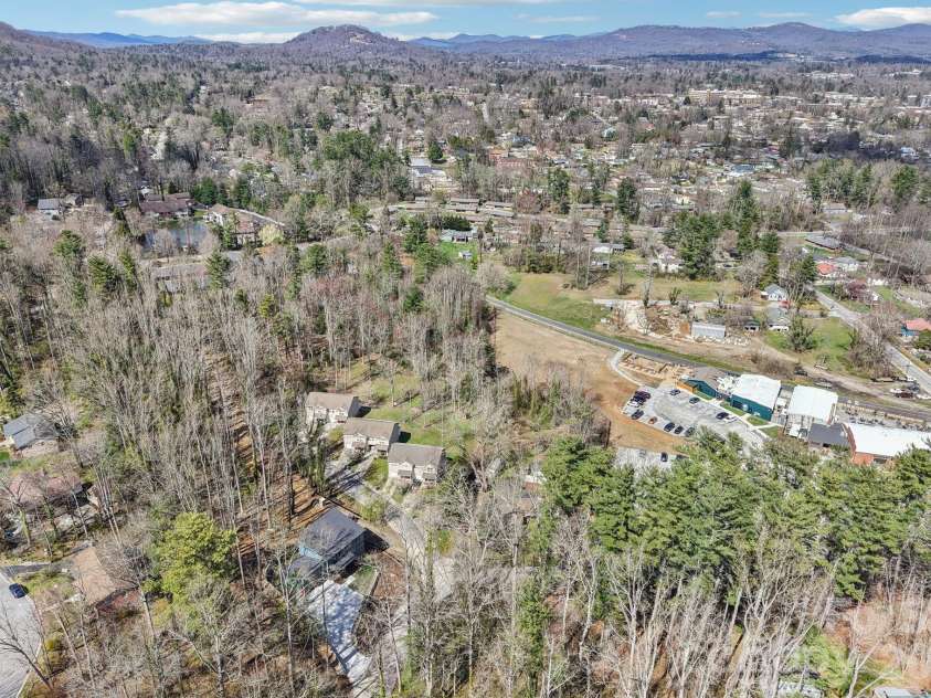 903 Lennox Park Drive, Hendersonville, NC 28739.  MLS# CAR4355412, YatesRealty ID 6316. 