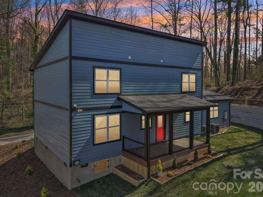 903 Lennox Park Drive, Hendersonville, NC 28739.  MLS# CAR4355412, YatesRealty ID 6316. 