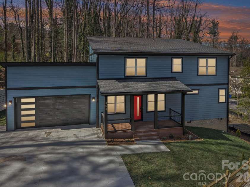 903 Lennox Park Drive, Hendersonville, NC 28739.  MLS# CAR4355412, YatesRealty ID 6316. 
