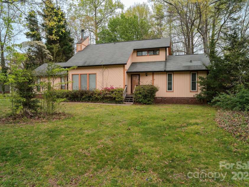 2131 Wildlife Road, Charlotte, NC 28214.  MLS# CAR4241951, YatesRealty ID 6318. 