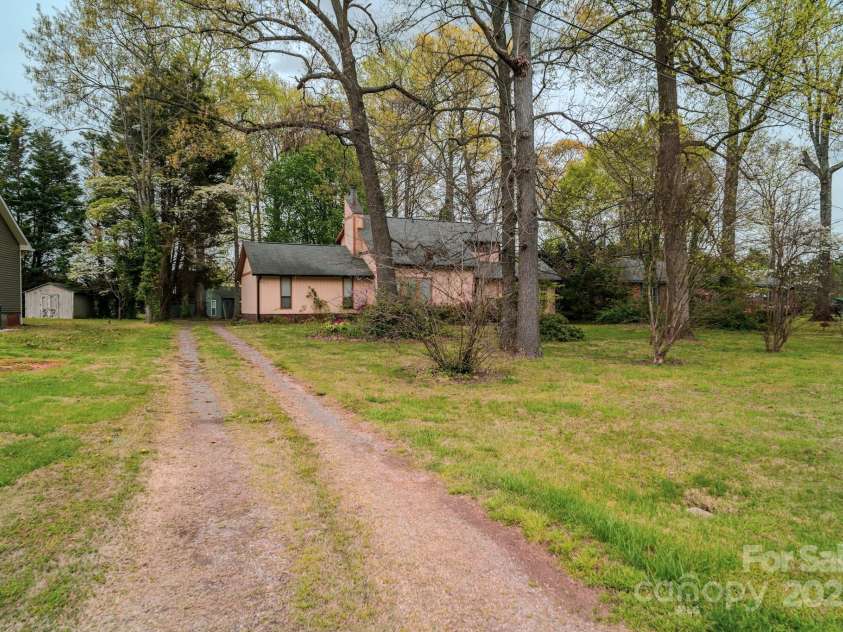 2131 Wildlife Road, Charlotte, NC 28214.  MLS# CAR4241951, YatesRealty ID 6318. 