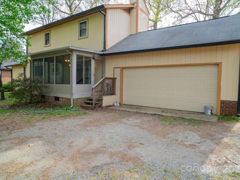 2131 Wildlife Road, Charlotte, NC 28214.  MLS# CAR4241951, YatesRealty ID 6318. 