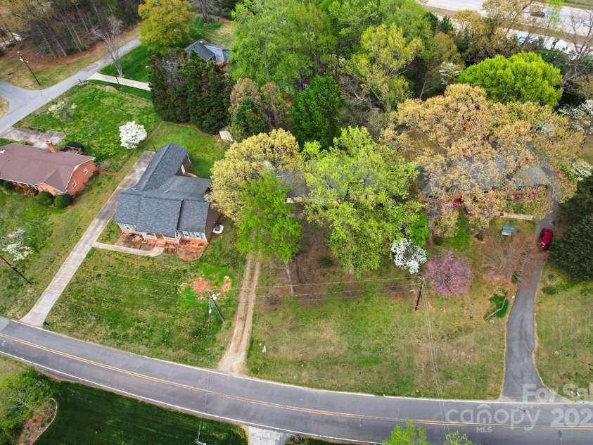 2131 Wildlife Road, Charlotte, NC 28214.  MLS# CAR4241951, YatesRealty ID 6318. 