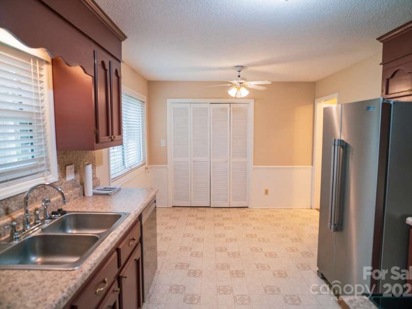 2131 Wildlife Road, Charlotte, NC 28214.  MLS# CAR4241951, YatesRealty ID 6318. 