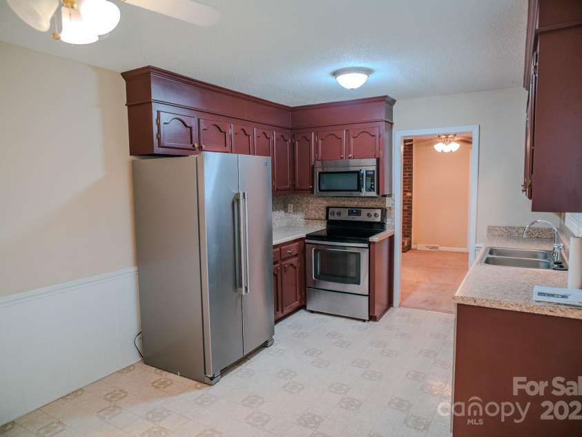 2131 Wildlife Road, Charlotte, NC 28214.  MLS# CAR4241951, YatesRealty ID 6318. 