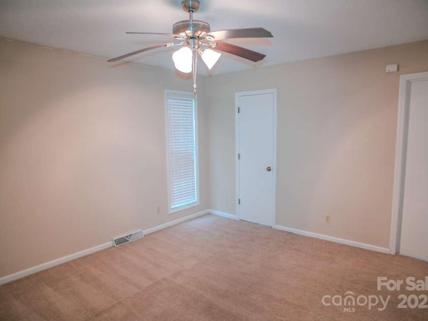 2131 Wildlife Road, Charlotte, NC 28214.  MLS# CAR4241951, YatesRealty ID 6318. 