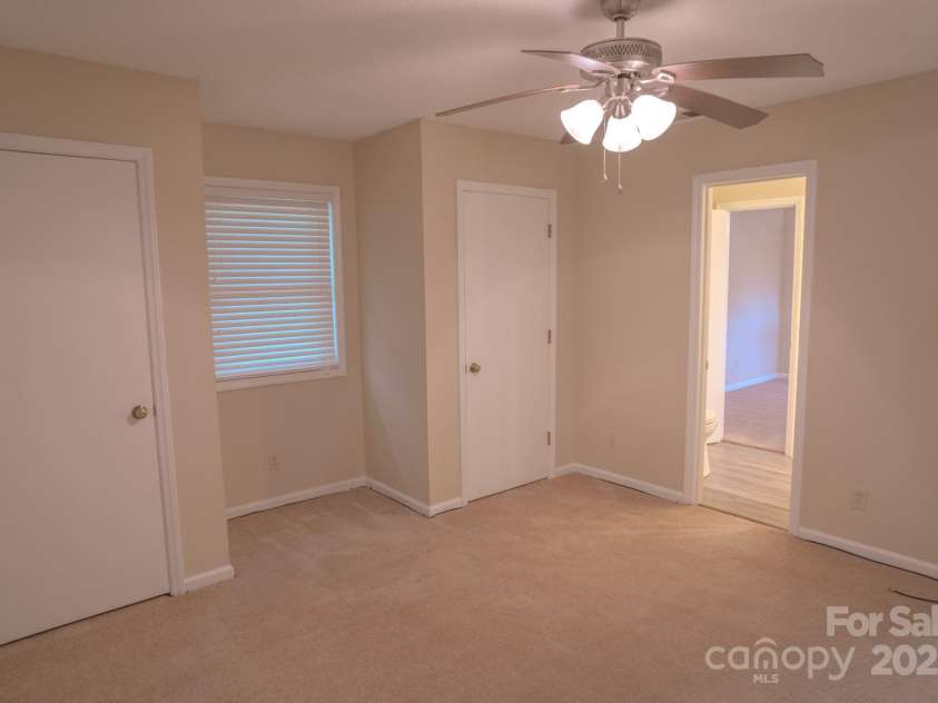 2131 Wildlife Road, Charlotte, NC 28214.  MLS# CAR4241951, YatesRealty ID 6318. 