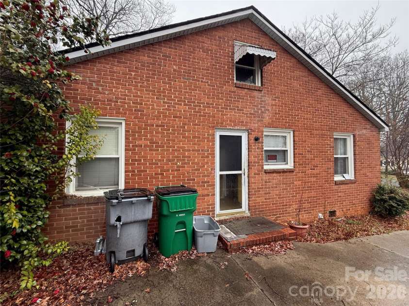 3905 Mcmillan Street, Charlotte, NC 28205.  MLS# CAR4359566, YatesRealty ID 6318. 
