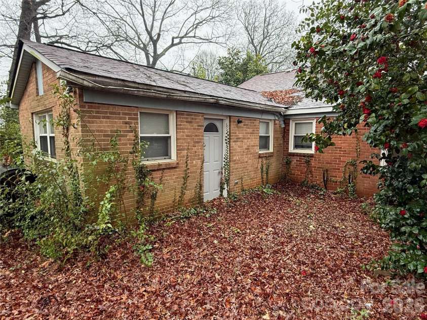 3905 Mcmillan Street, Charlotte, NC 28205.  MLS# CAR4359566, YatesRealty ID 6318. 