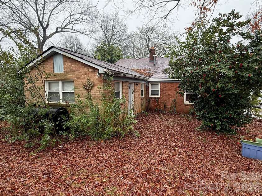 3905 Mcmillan Street, Charlotte, NC 28205.  MLS# CAR4359566, YatesRealty ID 6318. 