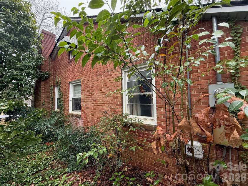 3905 Mcmillan Street, Charlotte, NC 28205.  MLS# CAR4359566, YatesRealty ID 6318. 