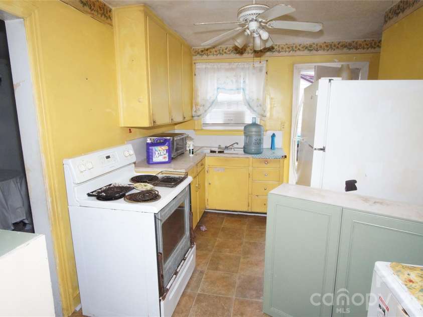 3905 Mcmillan Street, Charlotte, NC 28205.  MLS# CAR4359566, YatesRealty ID 6318. 