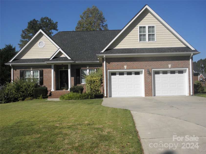 204 Par Drive, Henderson, NC 27536.  MLS# CAR4195121, YatesRealty ID 6320. 