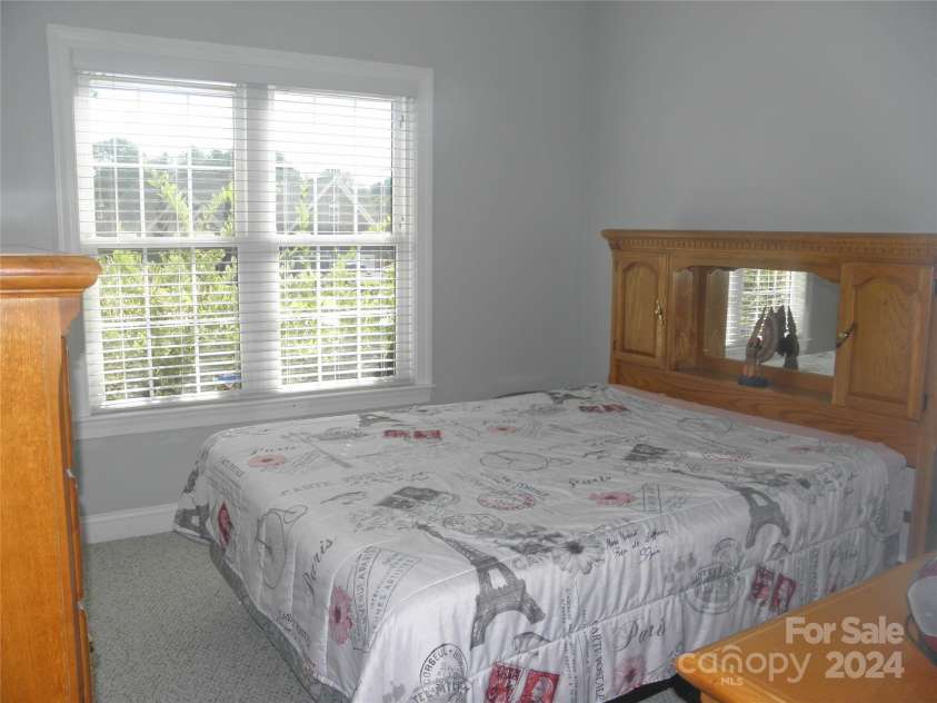 204 Par Drive, Henderson, NC 27536.  MLS# CAR4195121, YatesRealty ID 6320. 