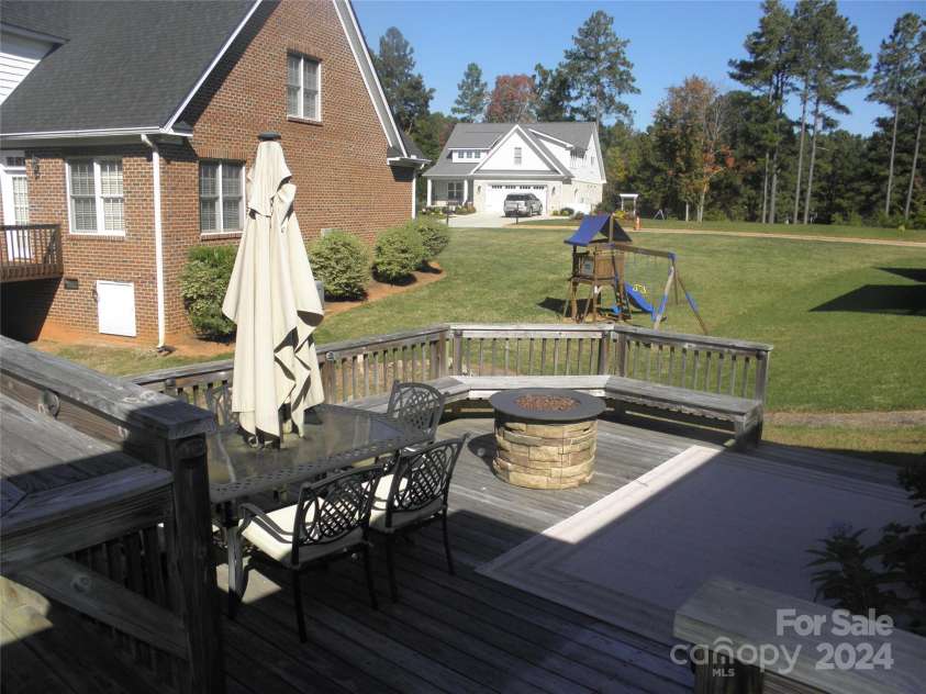 204 Par Drive, Henderson, NC 27536.  MLS# CAR4195121, YatesRealty ID 6320. 