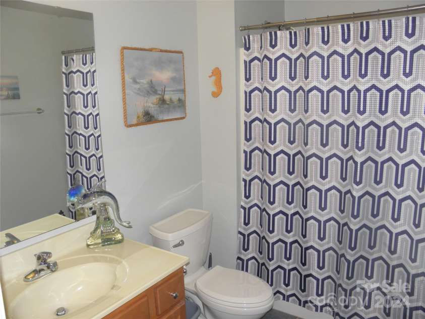 204 Par Drive, Henderson, NC 27536.  MLS# CAR4195121, YatesRealty ID 6320. 