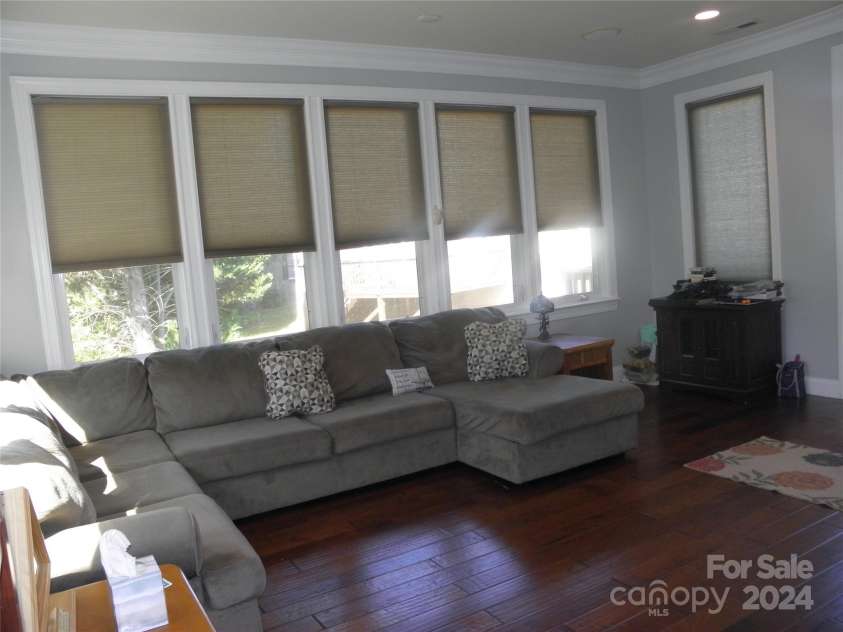 204 Par Drive, Henderson, NC 27536.  MLS# CAR4195121, YatesRealty ID 6320. 