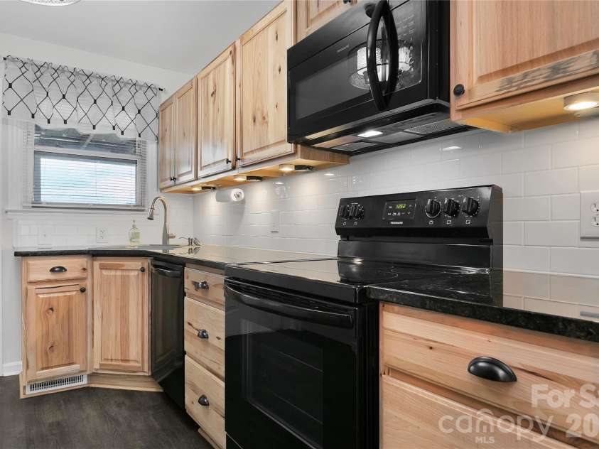 68 Elm Bend Road, Brevard, NC 28712.  MLS# CAR4353213, YatesRealty ID 6320. 