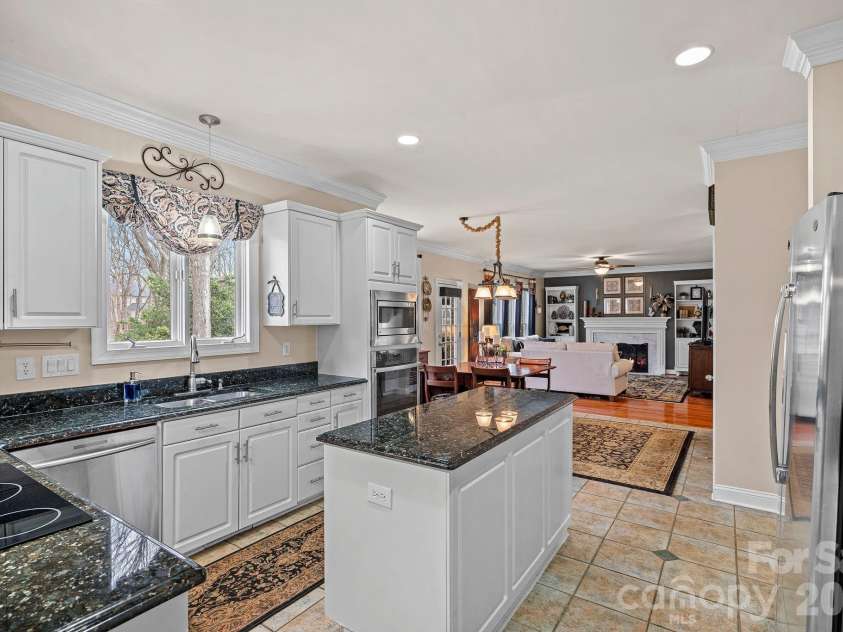 12415 Darby Chase Drive, Charlotte, NC 28277.  MLS# CAR4330433, YatesRealty ID 6321. 