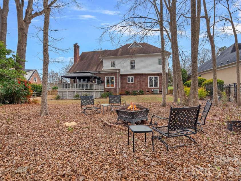 12415 Darby Chase Drive, Charlotte, NC 28277.  MLS# CAR4330433, YatesRealty ID 6321. 