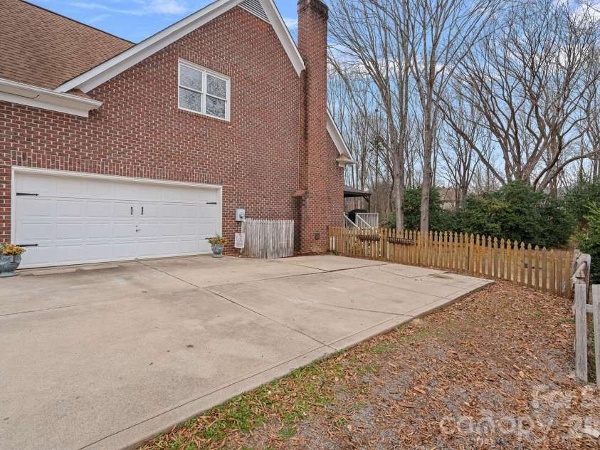 12415 Darby Chase Drive, Charlotte, NC 28277.  MLS# CAR4330433, YatesRealty ID 6321. 