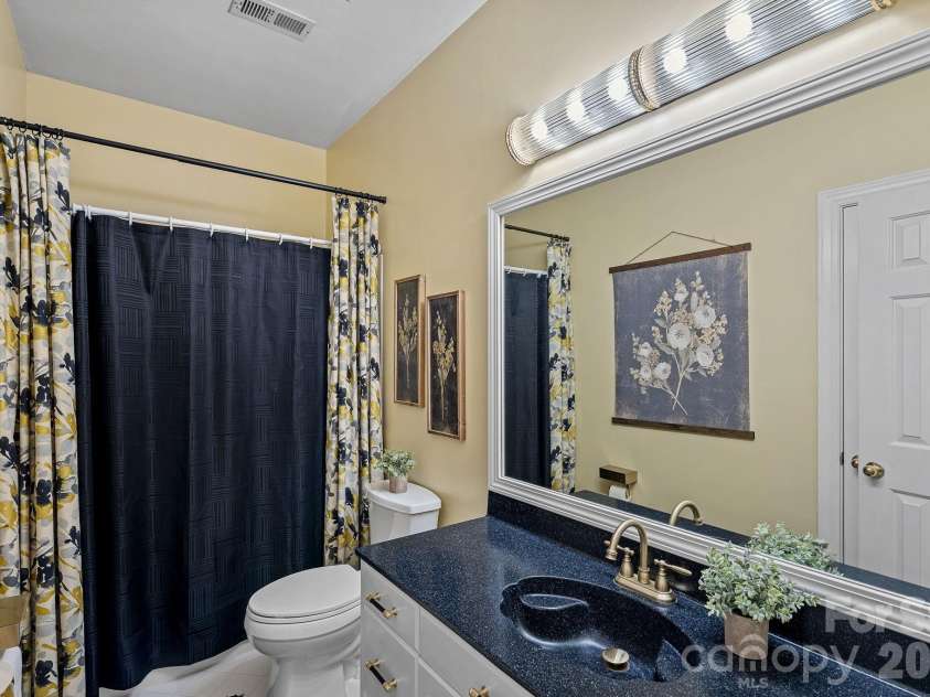 12415 Darby Chase Drive, Charlotte, NC 28277.  MLS# CAR4330433, YatesRealty ID 6321. Bath 2