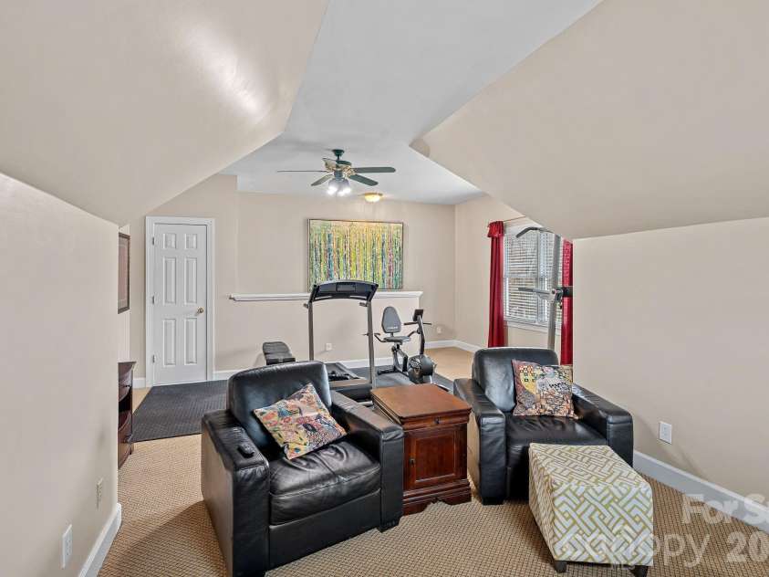 12415 Darby Chase Drive, Charlotte, NC 28277.  MLS# CAR4330433, YatesRealty ID 6321. Bonus Room