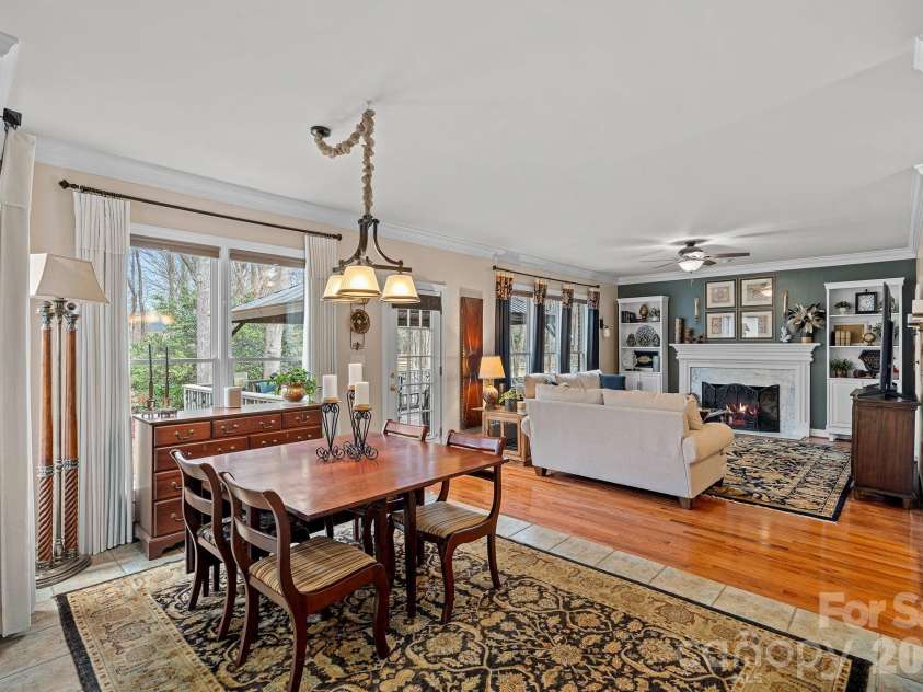 12415 Darby Chase Drive, Charlotte, NC 28277.  MLS# CAR4330433, YatesRealty ID 6321. Breakfast area