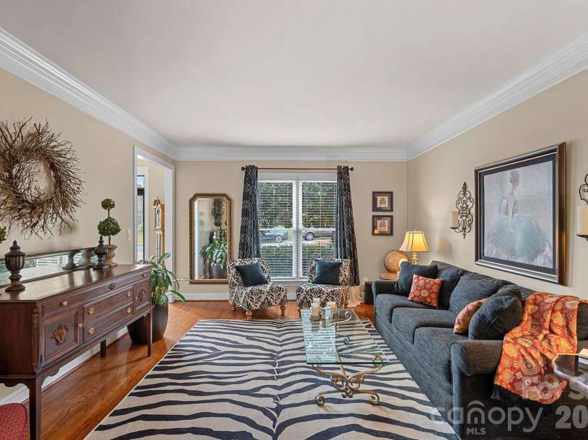 12415 Darby Chase Drive, Charlotte, NC 28277.  MLS# CAR4330433, YatesRealty ID 6321. Living Romm
