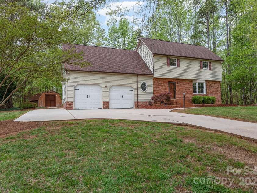 522 Bonita Drive, Landis, NC 28088.  MLS# CAR4237898, YatesRealty ID 6321. 