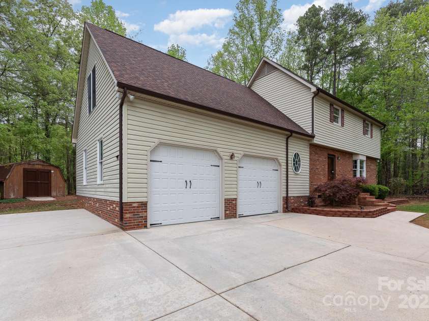 522 Bonita Drive, Landis, NC 28088.  MLS# CAR4237898, YatesRealty ID 6321. 