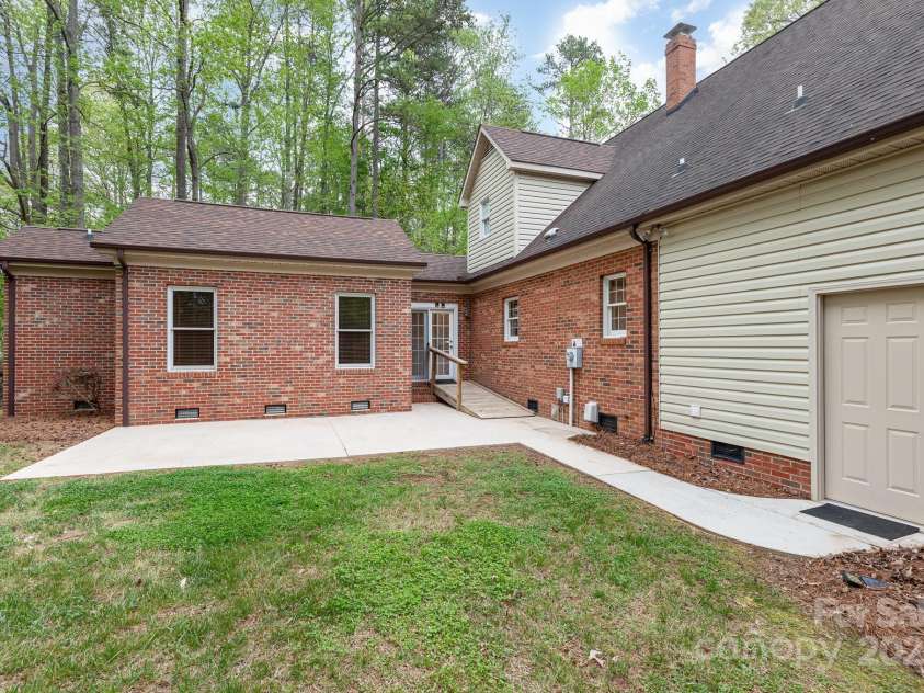522 Bonita Drive, Landis, NC 28088.  MLS# CAR4237898, YatesRealty ID 6321. 