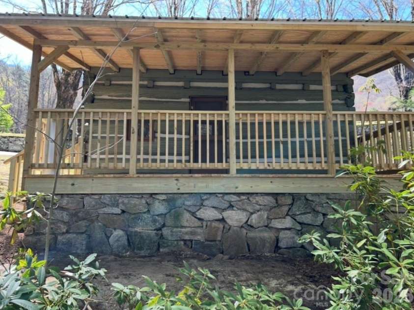 30 Grove Park, Waynesville, NC 28786.  MLS# CAR4358777, YatesRealty ID 6322. 
